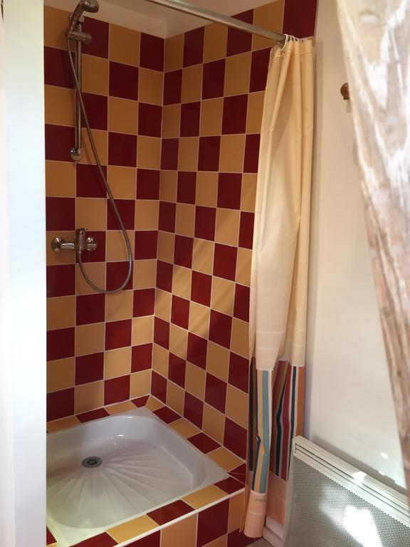 Les Caves Hotell Ambillou-Château Eksteriør bilde